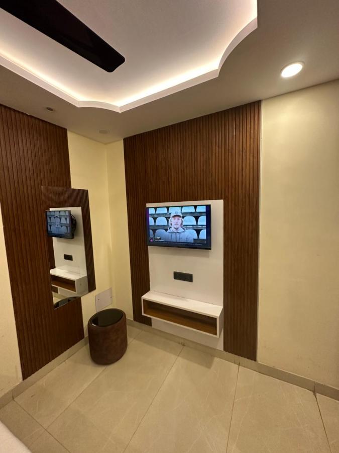 Hotel Mahalaxmi Deluxe Nova Deli Exterior foto