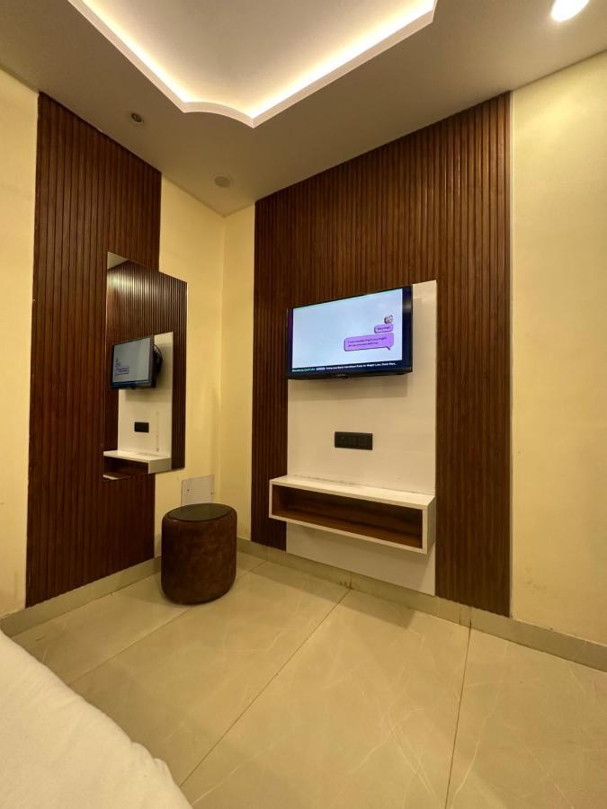 Hotel Mahalaxmi Deluxe Nova Deli Exterior foto